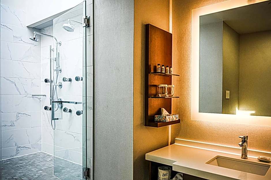 Delta Hotels by Marriott Cincinnati Sharonville