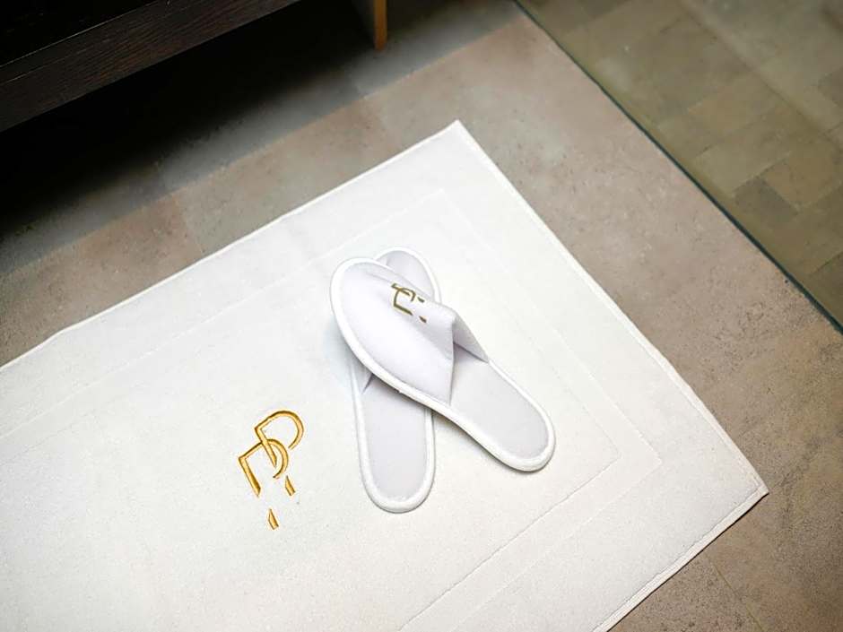 Petit Palace Suites Hotel