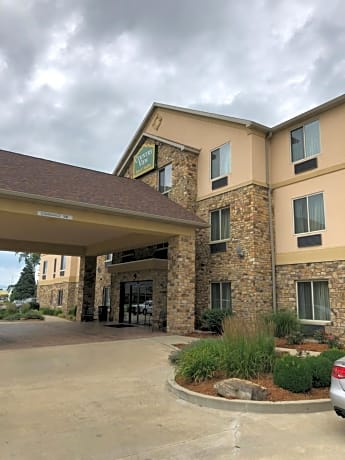 Countryview Inn & Suites
