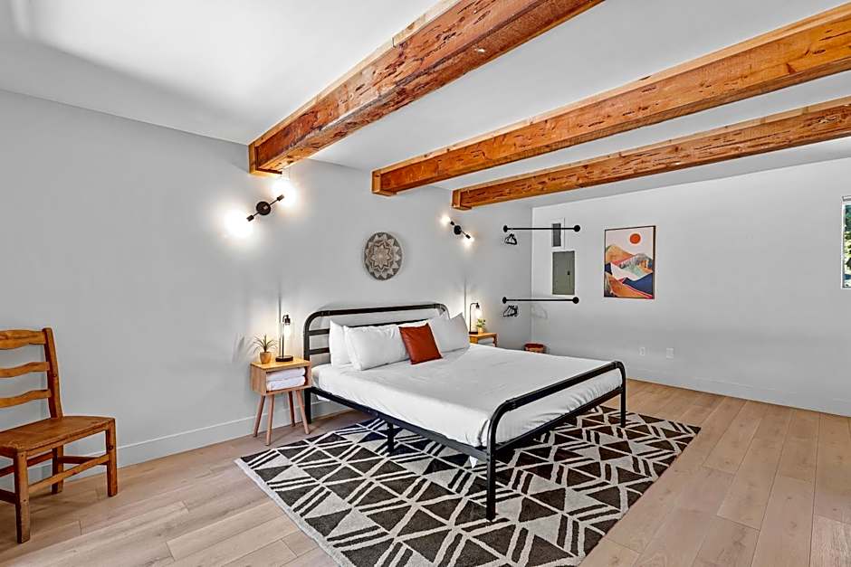 Basecamp Lodge