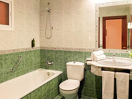 FAMILIAR ROOM 1 ADULT