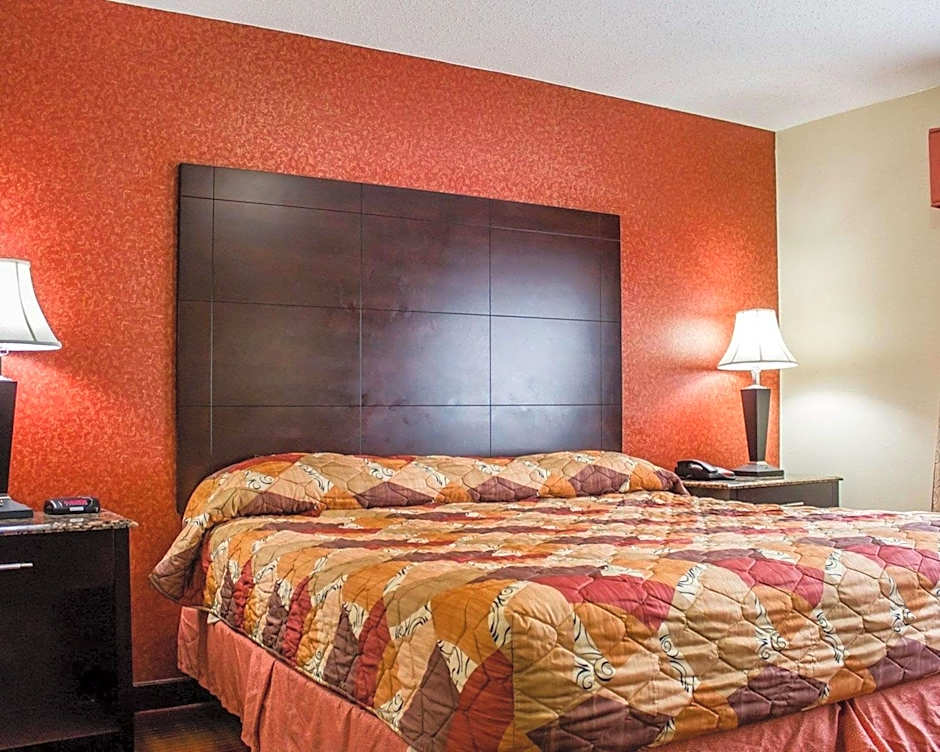 Rodeway Inn Macarthur Airport