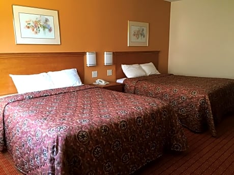 Queen Room with Two Queen Beds - Smoking