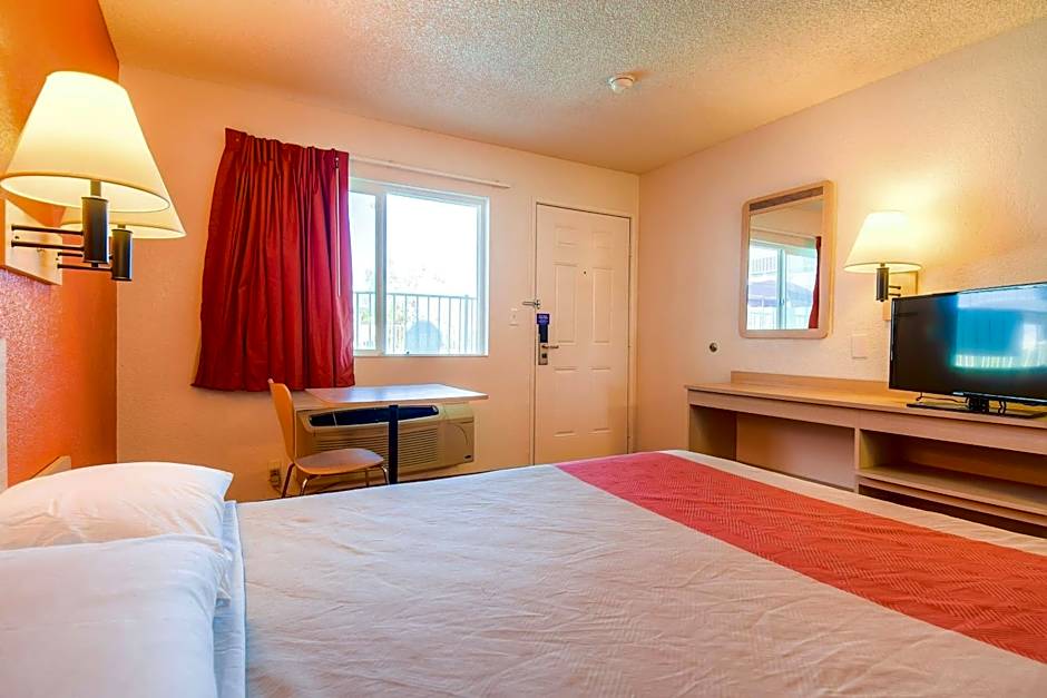 Motel 6 Palm Springs - Rancho Mirage