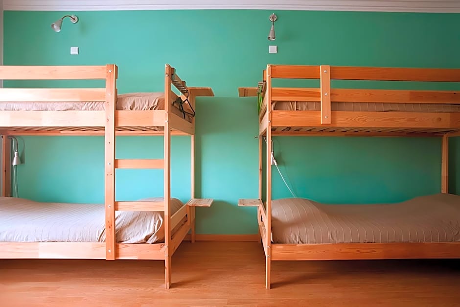 Ericeira Chill Hill Hostel & Private Rooms