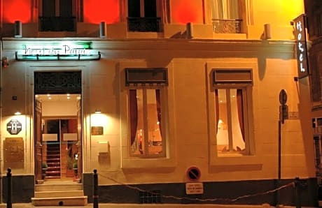 Adonis Marseille Vieux Port