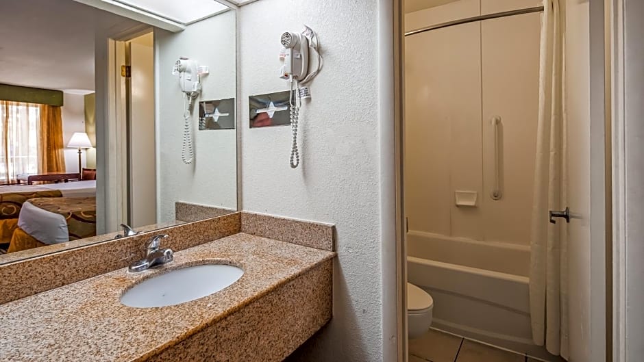 Ramada by Wyndham Savannah Gateway