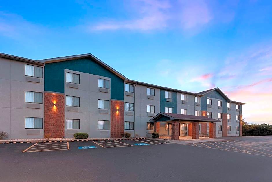 Super 8 by Wyndham Romeoville Bolingbrook