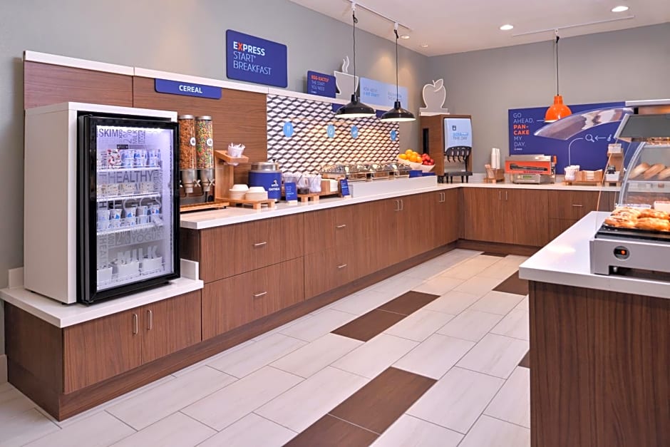 Holiday Inn Express Hotel & Suites Elgin By IHG