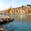 Le St Pierre, joli T1 central a 2 minutes des plages