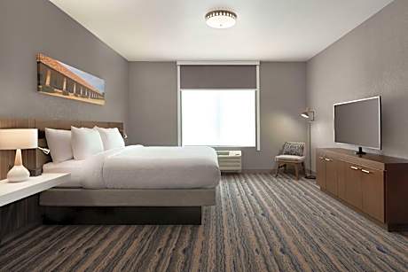 1 King Accessible 1 Bedroom Suite Roll In Shower
