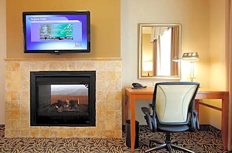 Superior Deluxe Suite With Fireplace