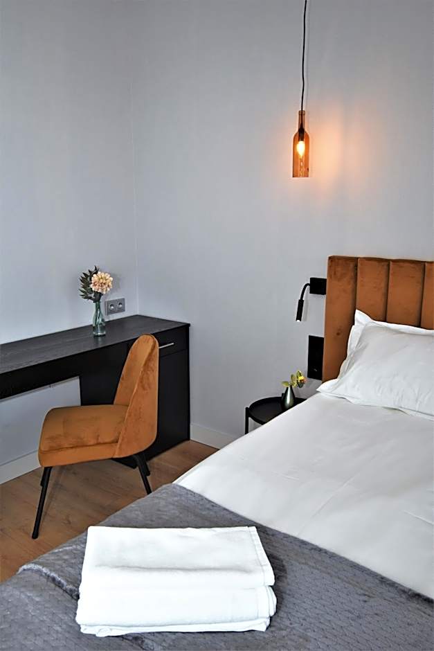 Patio Riverfront Aparthotel