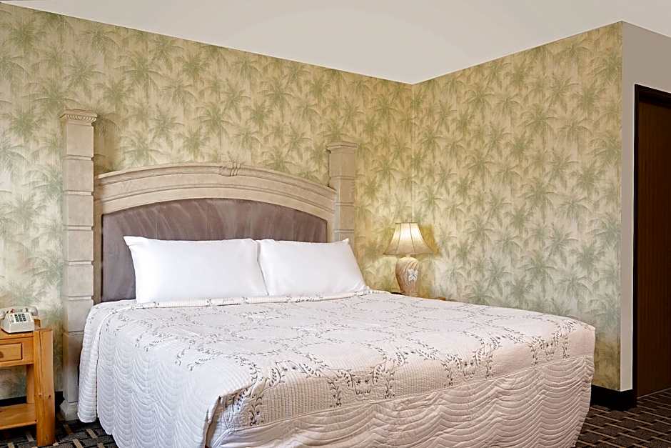 Super 8 by Wyndham Cloquet