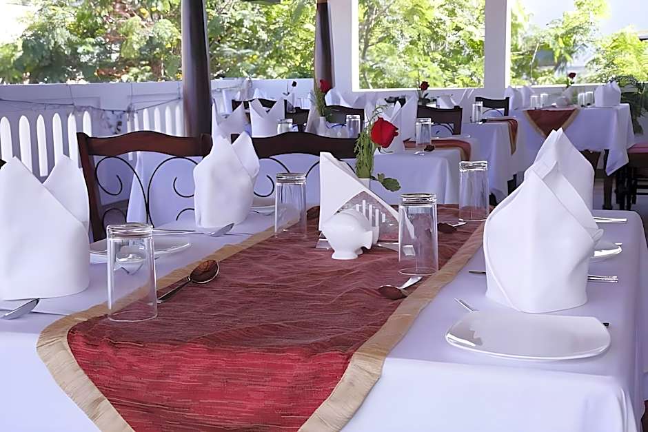 Le Chateau - A Heritage Boutique Hotel