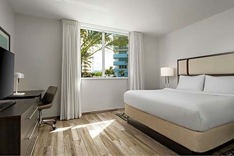 Suite, 1 King, Sofa bed, Partial ocean view