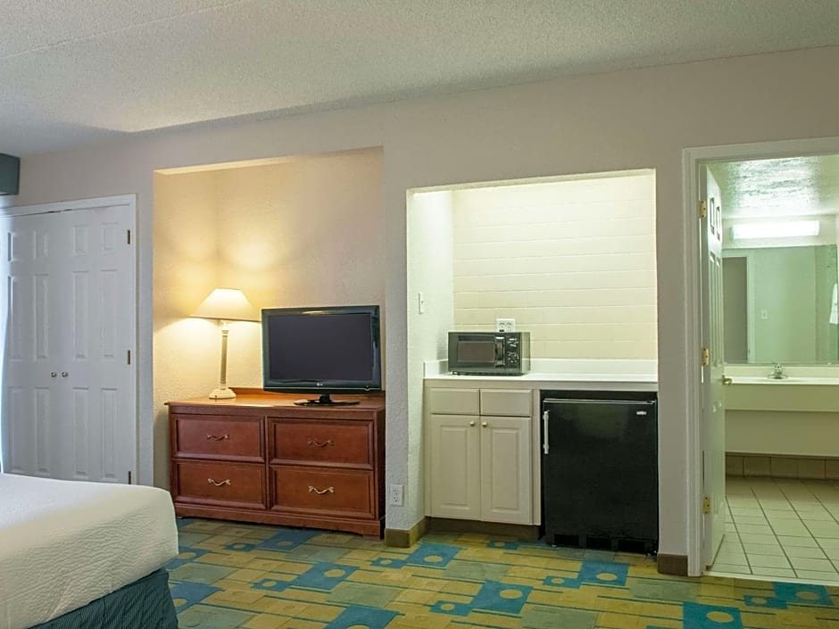 La Quinta Inn & Suites by Wyndham New Orleans Veterans