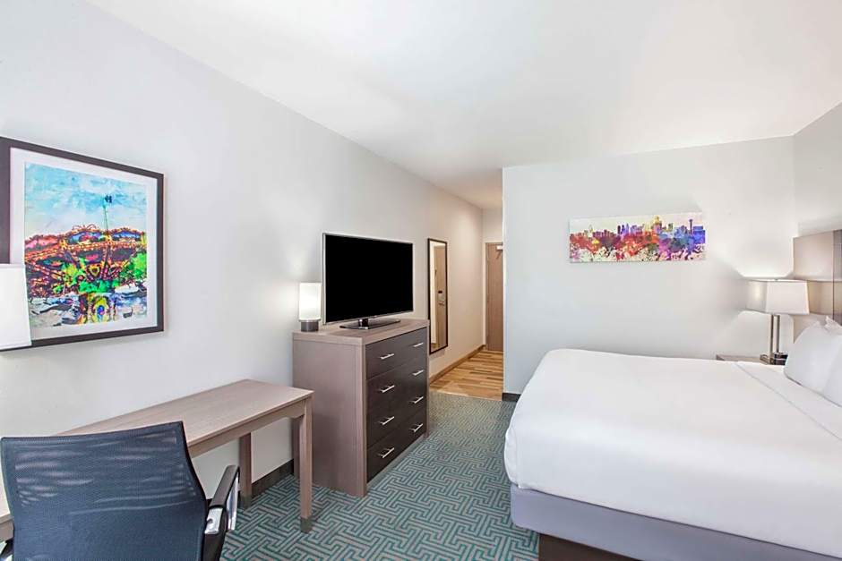 La Quinta Inn & Suites by Wyndham Dallas - Duncanville