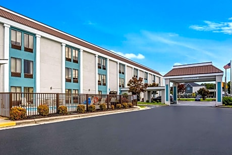 Quality Inn Jacksonville near Camp Lejeune