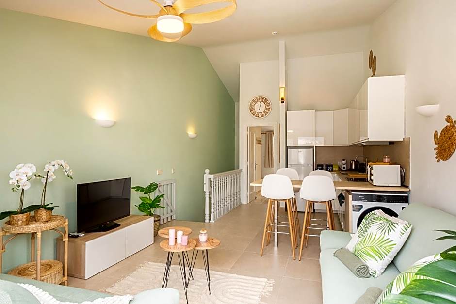 Beautiful 4 bedroom house with phenomenal golf and mountain views