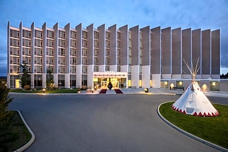 Grey Eagle Resort