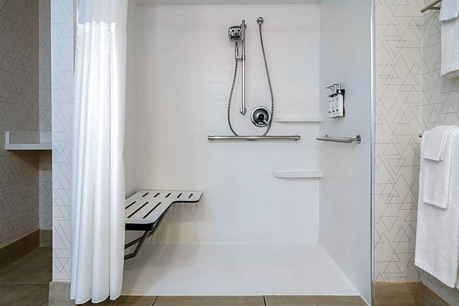 Photo 1 of 5 of 2 Queen Beds, Hearing Accessible