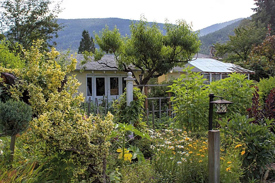 Genelle House B&B Guest House