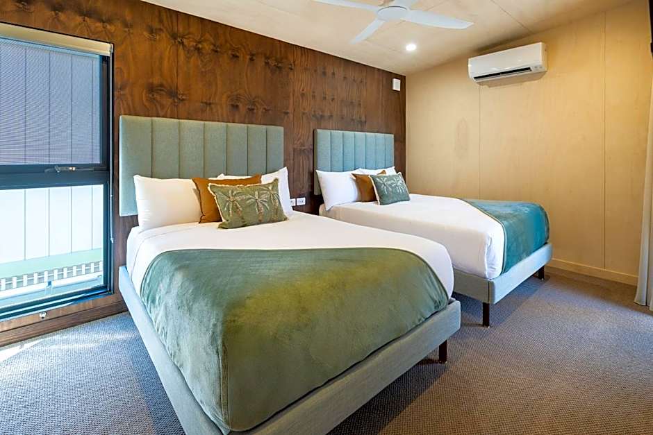 Ashmore Palms Holiday Village