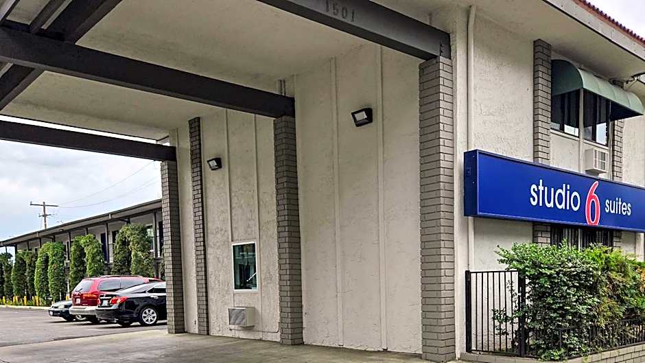 Studio 6 Suites Santa Ana, CA