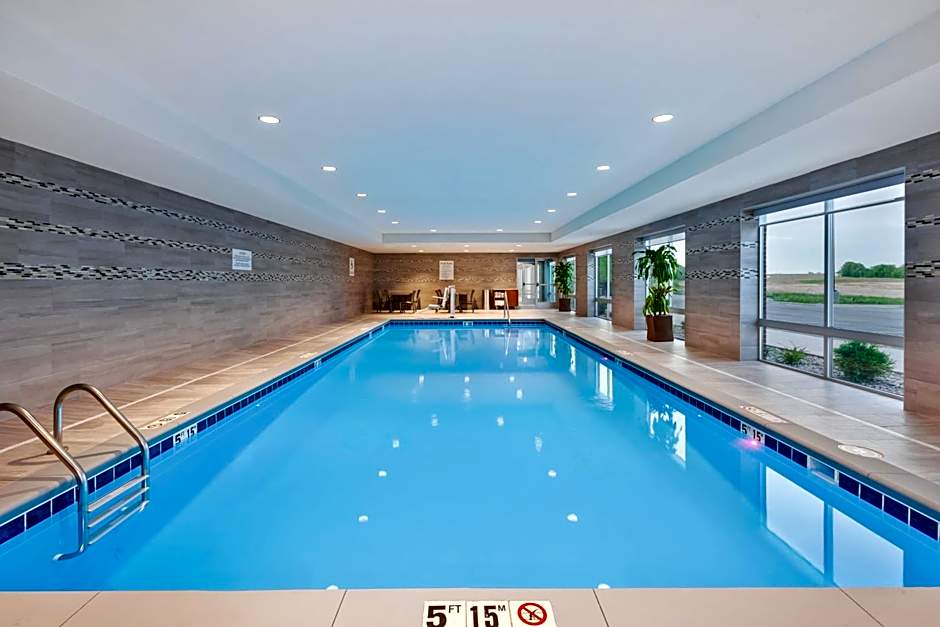 Holiday Inn Express and Suites Grand Rapids Airport- South By IHG