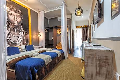 Tribal Room with Pool View