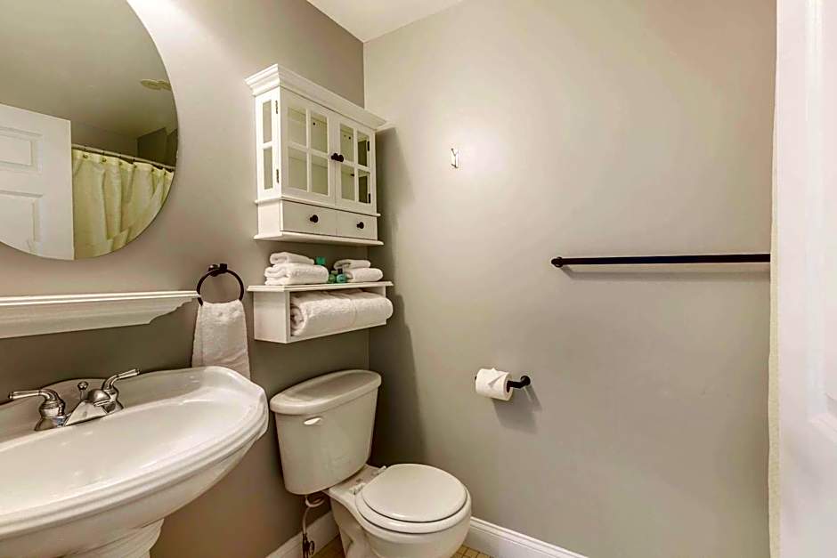 Essex Street Inn & Suites, Ascend Hotel Collection