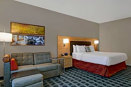 King Studio with Sofa Bed - Hearing Accessible