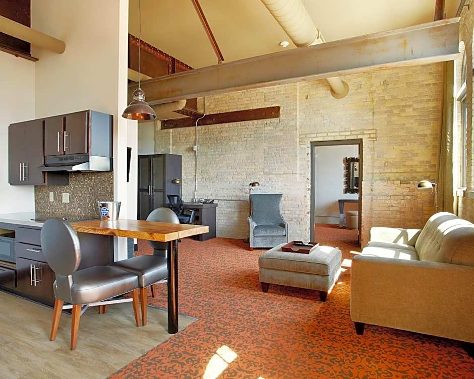 Brewhouse Inn And Suites