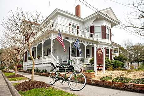 Pecan Tree Inn