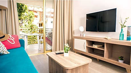 1 BEDROOM APARTMENT 2 ADULTS + 1 CHILD