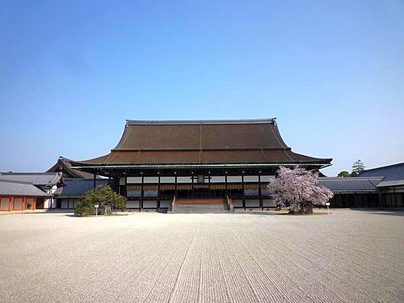 Marutamachi Crystal Hotel