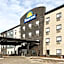 Days Inn by Wyndham Calgary North Balzac