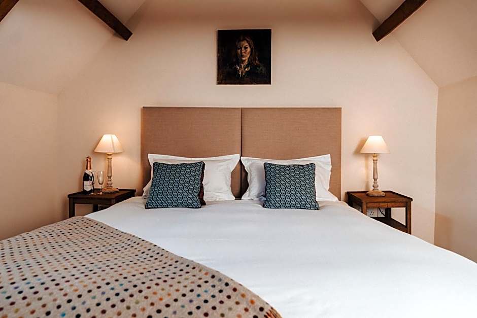 Cat and Custard Pot Inn