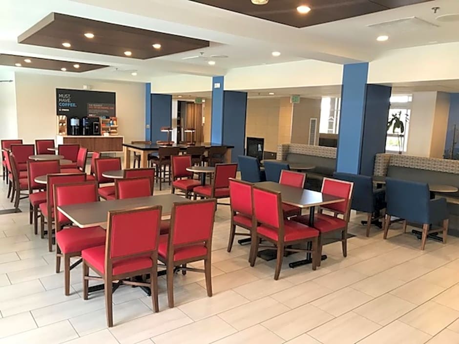 Holiday Inn Express & Suites Tracy By IHG