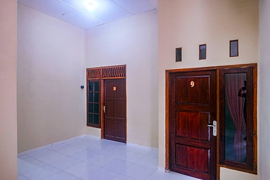 RedDoorz near Alun Alun Klaten