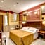 Aurelius Art Gallery Hotel