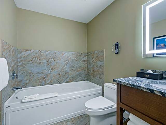 Sunny Tranquil Woods Turret in Falcon Crest Lodge