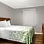 HomeTowne Studios by Red Roof Huntsville - Madison