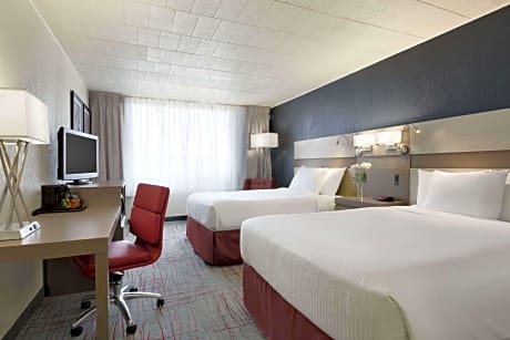 2 Double Beds Superior Room Pool View Non-Smoking