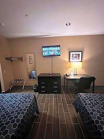 Deluxe Queen Studio with Two Queen Beds - Non-Smoking