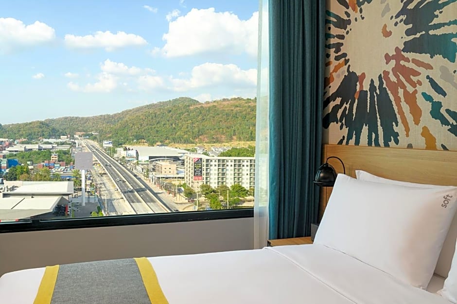 Holiday Inn Hotel and Suites Siracha Laemchabang