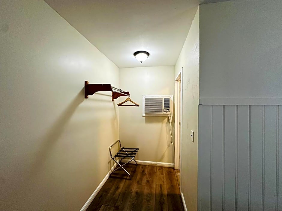 Hampton Motor Inn