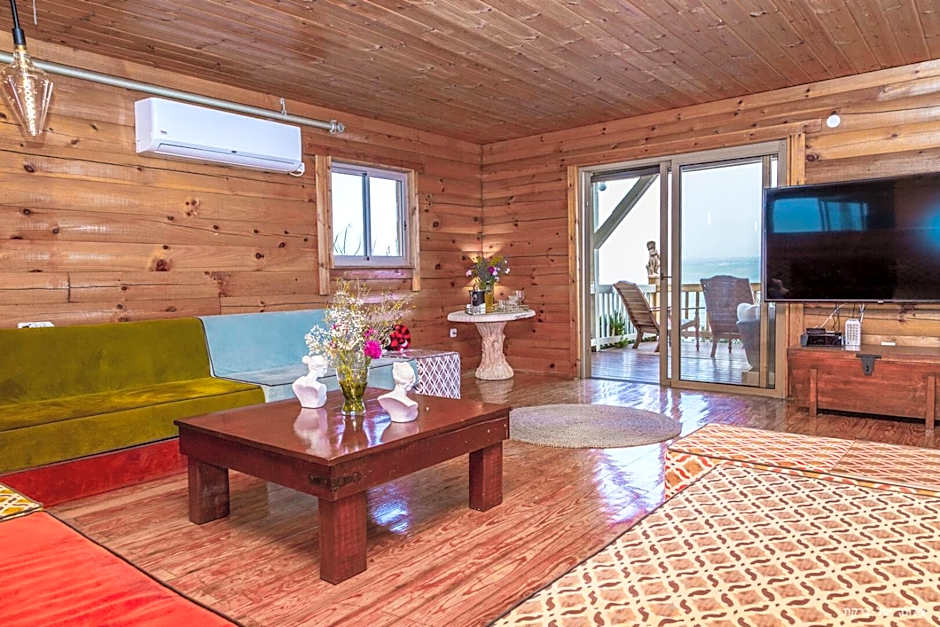 Vibe Naftali Estate