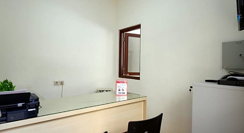 RedDoorz near Alun Alun Kudus 2